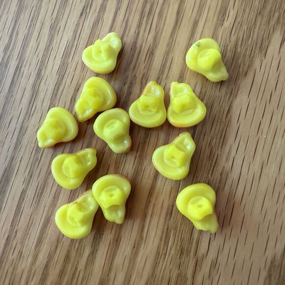 Vintage La Mode Realistic Hard Plastic Fruit Buttons Pears Germany Lot Of 12 - Picture 6 of 7